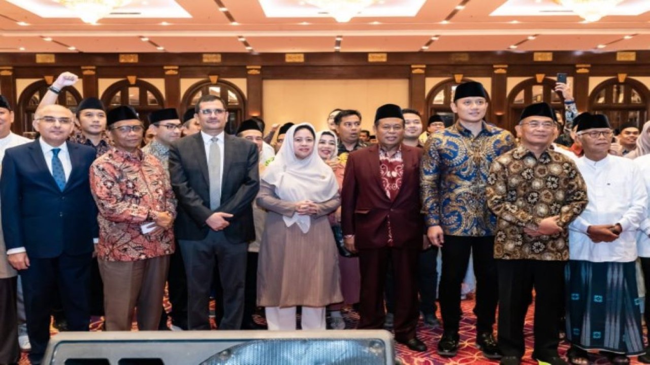 Ketua DPR RI Dr. (H.C) Puan Maharani saat menghadiri acara halal bihalal yang diselenggarakan oleh Dewan Pimpinan MUI di Jakarta pada Kamis (18/5/2023) malam. (Ist/Man)