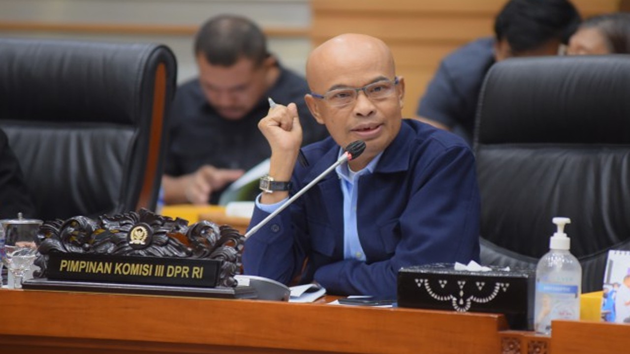 Wakil Ketua Komisi III DPR RI Desmod Junaidi Mahesa saat memimpin RDP dengan Kapolda Metro Jaya, Irjen (Pol) Karyoto. Foto: Runi/nr