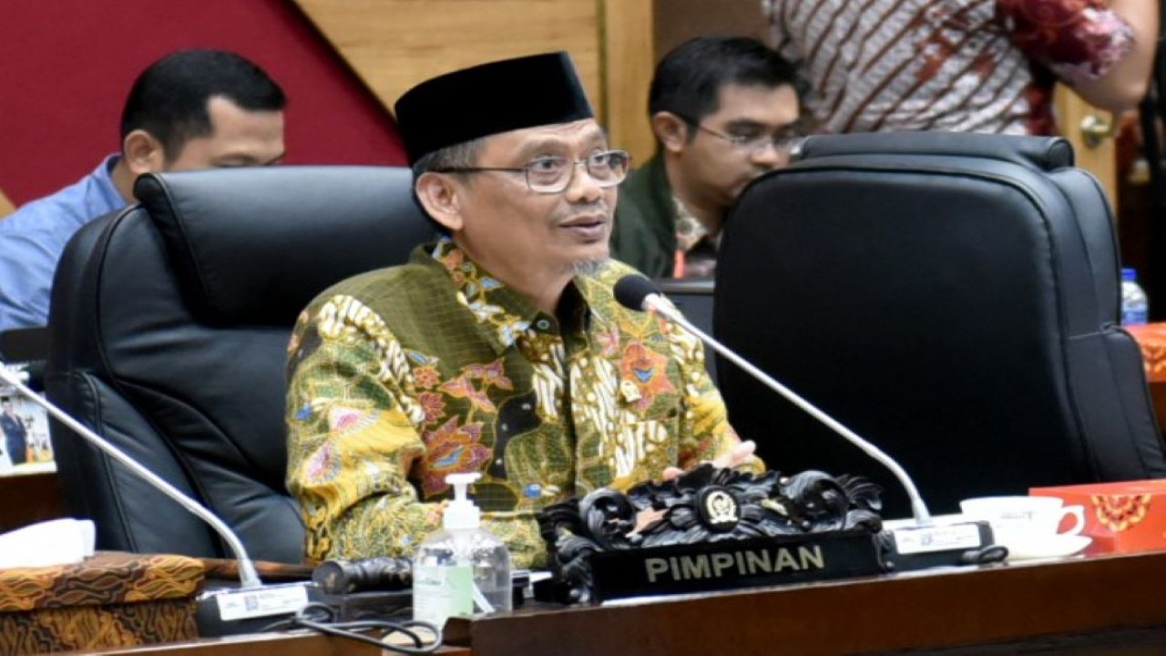 Wakil Ketua Komisi X DPR RI Abdul Fikri Faqih saat memimpin Rapat Kerja Komisi X DPR RI dengan Menparekraf/Kepala Baparekraf RI. (Mentari/nr)