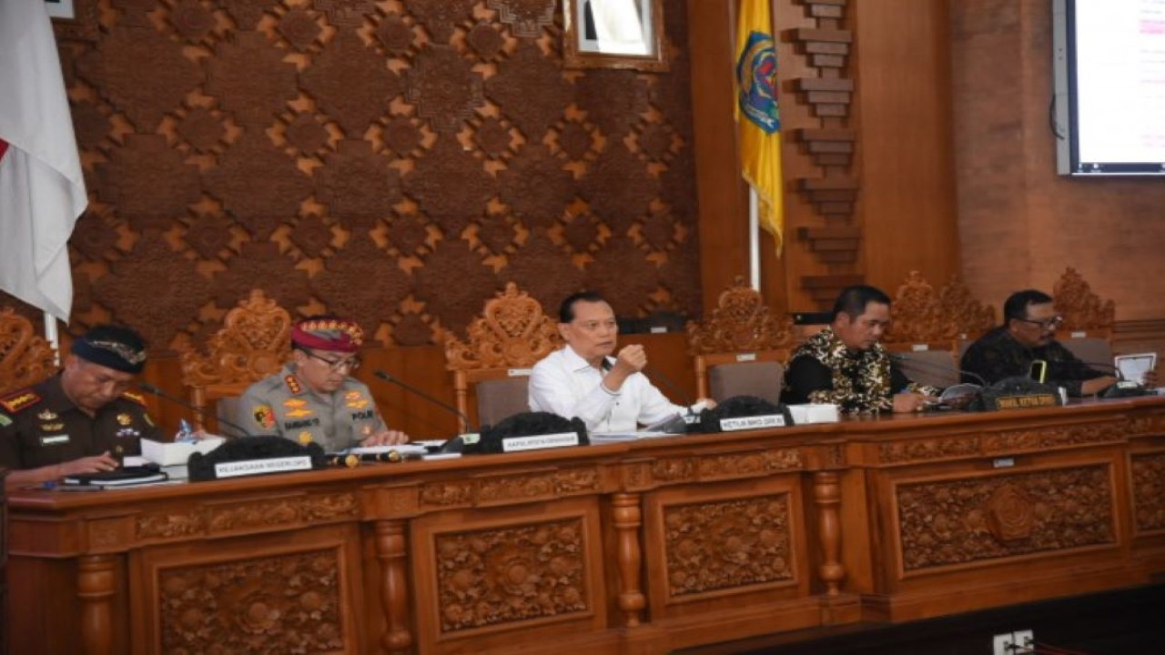 Ketua MKD DPR RI Adang Daradjatun saat sosialisasi bersama Wakil Ketua DPRD, Ketua Badan Kehormatan DPRD Kota Denpasar, Kapolresta Denpasar dan Kajari di Bali, Senin (12/6/2023). (Arief/Man)