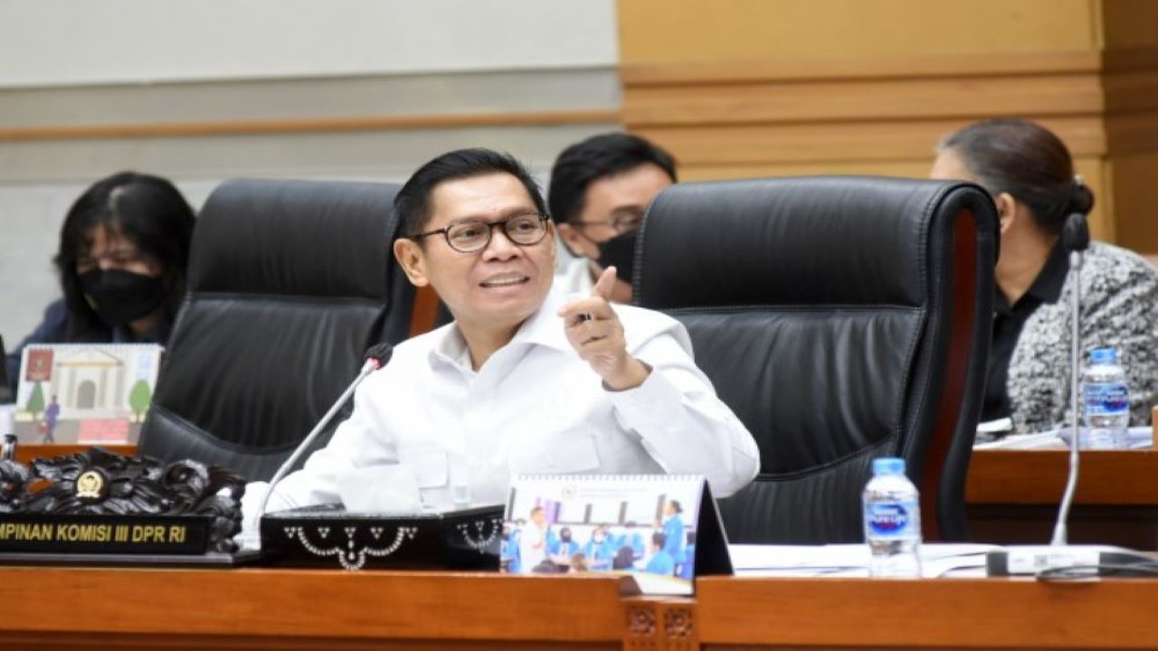 Wakil Ketua Komisi III DPR RI Adies Kadir saat memimpin Rapat Kerja Komisi III DPR RI dengan Menteri Hukum dan HAM RI di ruang rapat Komisi III, Gedung Nusantara II, Senayan, Jakarta, Rabu (31/5/2023). (Jaka/nr)