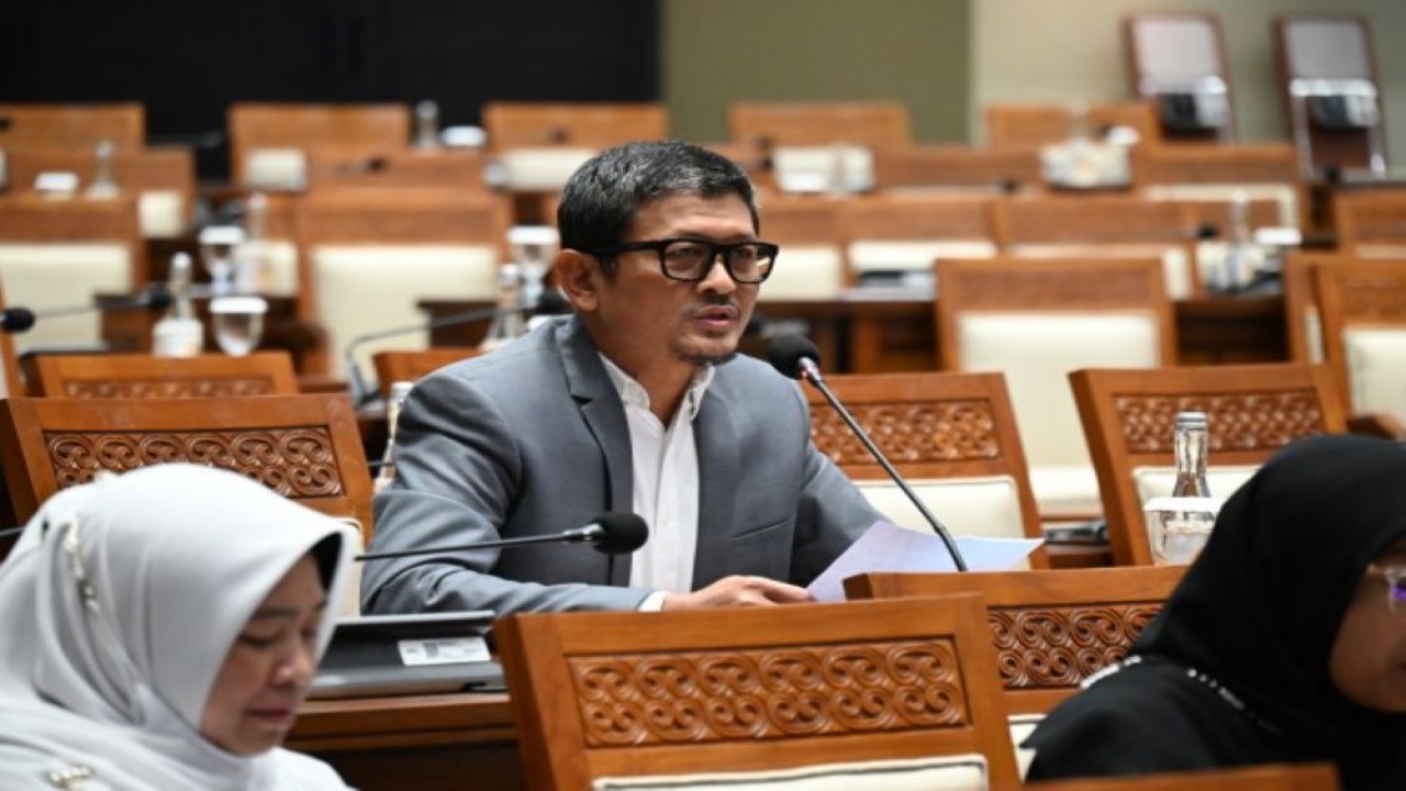 Anggota Komisi VI DPR RI Amin Ak saat interupsi pada Rapat Paripurna ke-27 Masa Persidangan V Tahun Sidang 2022-2023, di Gedung Nusantara II, Senayan, Jakarta, Selasa (20/6/2023). (Farhan/nr)