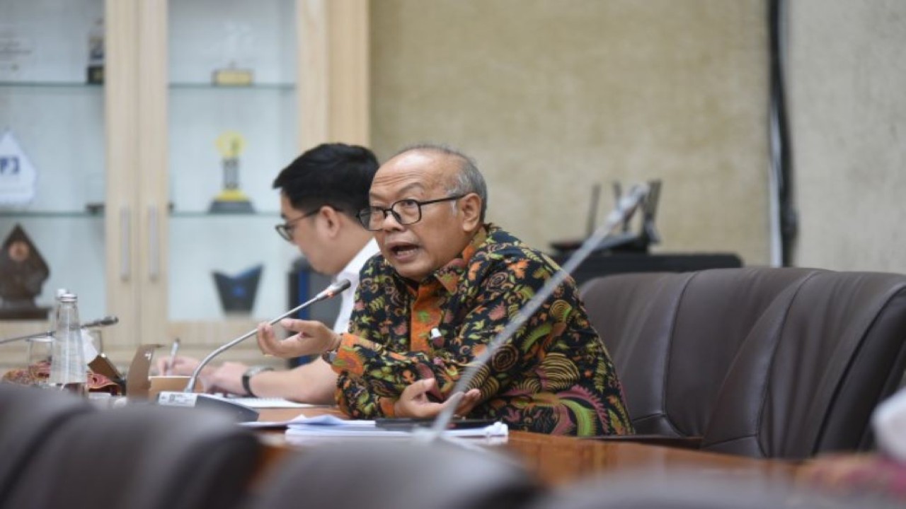 Anggota Komisi VI DPR RI Ananta Wahana saat mengikuti Rapat Dengar Pendapat (RDP) dengan PT Reasuransi Indonesia Utama (Persero)/PT RIU dan PT Rajawali Nusantara Indonesia (Persero)/PT RNI, di Gedung Nusantara I, Senayan, Jakarta, Rabu (14/6/2023). (Mentari/nr)