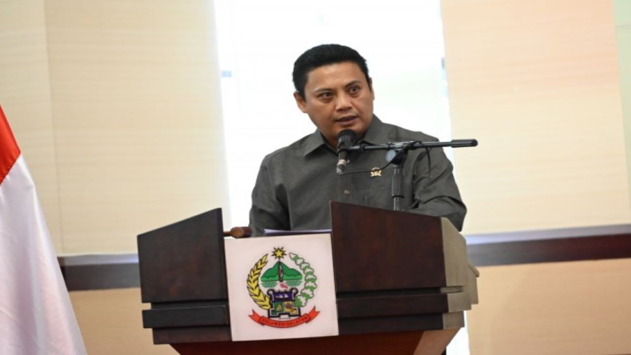 Wakil Ketua Komisi V DPR RI Andi Iwan Darmawan Aras saat memimpin Kunjungan Spesifik Komisi V di Kantor Gubernur Sulsel, Kamis, (15/6/2023). (We/Man)