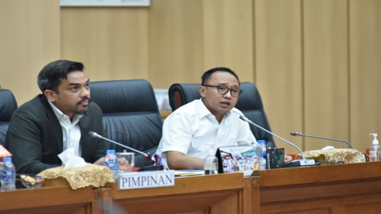 Wakil Ketua Komisi VII DPR RI Bambang Haryadi saat Rapat Kerja bersama Menteri ESDM Arifin Tasrif di Gedung DPR RI, Senayan, Senin (5/6/2023). (Oji/nr)