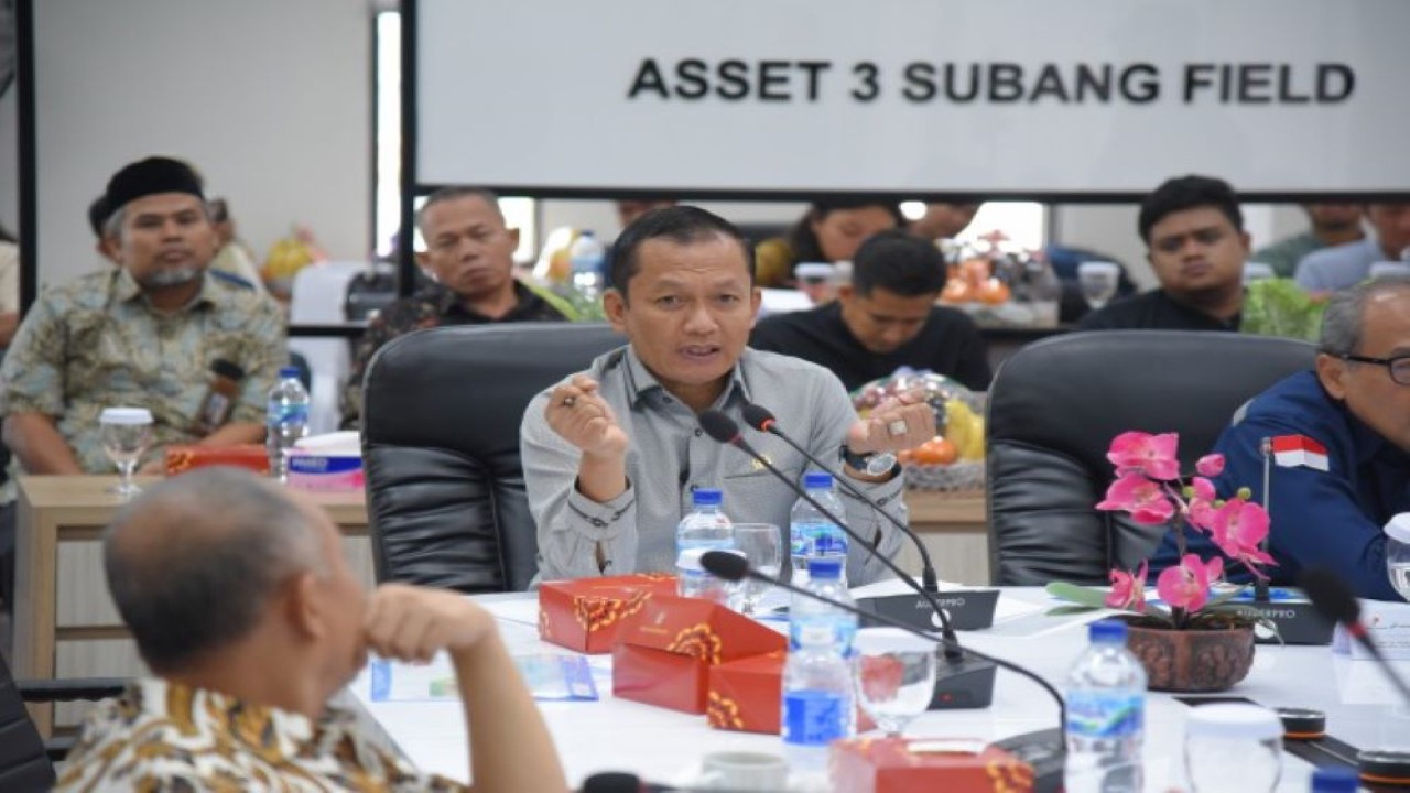 Anggota Komisi VII DPR, Bambang Hermanto saat memimpin pertemuan Tim Kunjungan Kerja Komisi VII DPR ke PT Pertamina EP Lapangan Subang. (Kiki/nr)