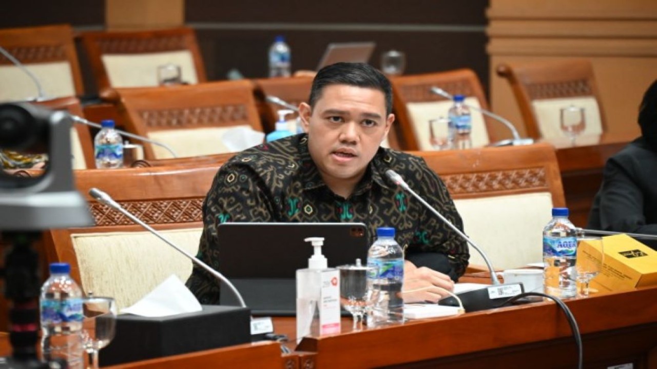 Anggota Komisi I DPR RI Dave Akbarshah Fikarno saat mengikuti Rapat Kerja Komisi I dengan Menteri Luar Negeri Retno L.P. Marsudi di Gedung Nusantara II, DPR RI, Senayan, Jakarta, Selasa (6/6/2023). (Farhan/nr)