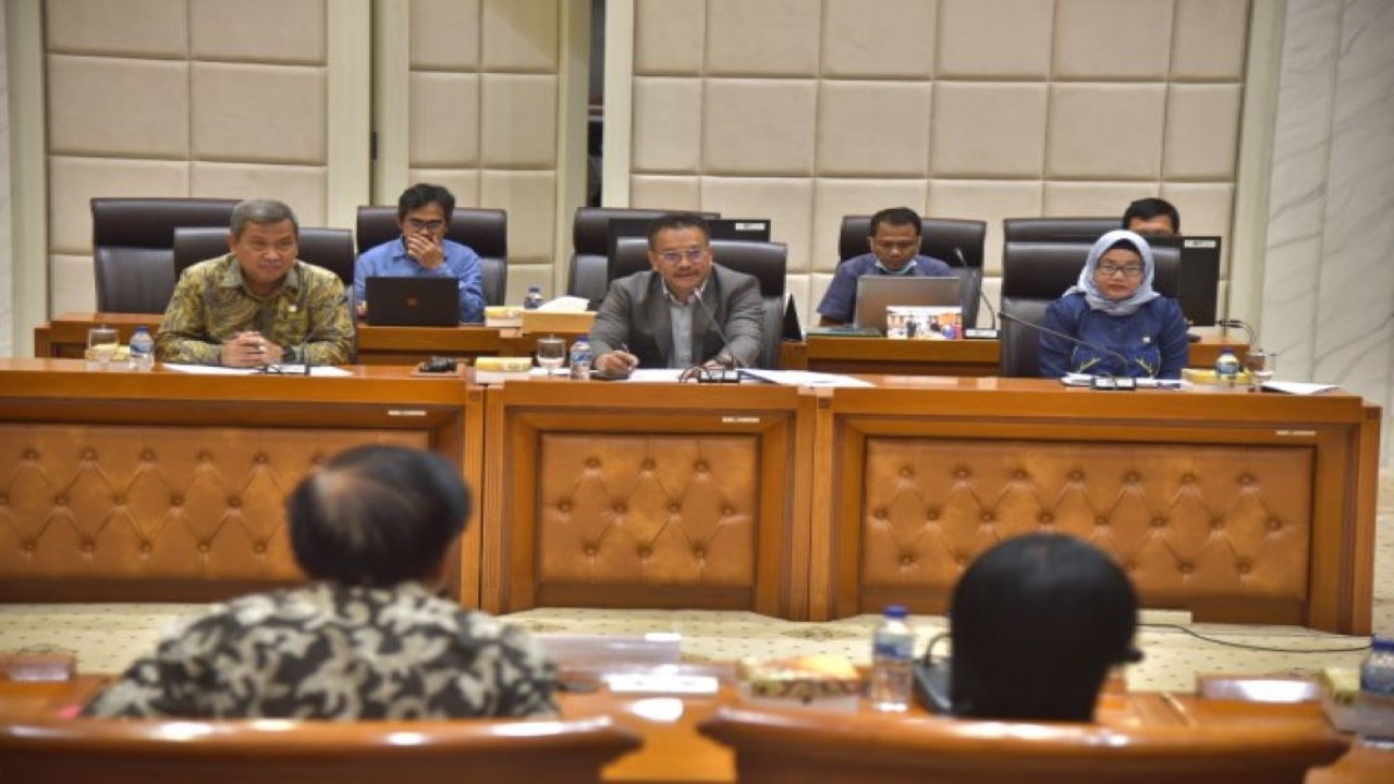 Anggota Komisi IX DPR RI Edy Wuryanto saat menerima audiensi dengan Pimpinan dan Anggota DPRD Kabupaten Banyumas di Gedung Nusantara I, Jakarta, Senin, (26/6/2023). (Munchen/nr)