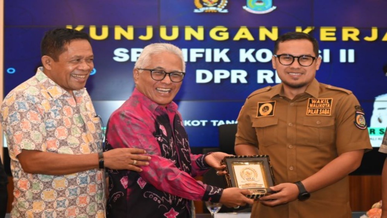 Anggota Komisi II DPR RI Guspardi Gaus dalam Kunjungan Kerja Spesifik Komisi II DPR RI ke Kota Tangerang Selatan, Banten, Selasa (6/6/2023). (Husen/Man)