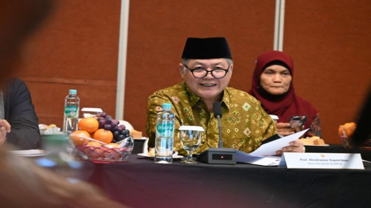 Anggota Komisi XI DPR RI Hendrawan Supratikno saat mengikuti Kunjungan Kerja Spesifik di Banjarmasin, Kalimantan Selatan, Jumat (9/6/2023). (Aaron/nr)