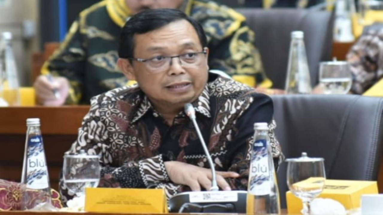 Anggota Komisi VI DPR RI Herman Khaeron dalam Rapat Dengar Pendapat Komisi VI dengan Direktur Utama PT Garuda Indonesia Tbk Irfan Setiaputra di Gedung Nusantara I, DPR RI, Senayan, Jakarta, Selasa (13/6/2023). (Oji/Man)