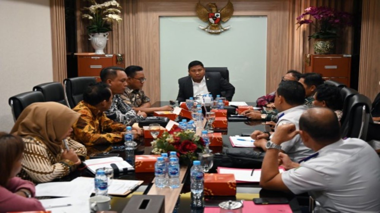 Anggota Komisi V DPR RI Irwan saat menerima audiensi Komisi C DPRD Kutai Timur di Gedung Nusantara II DPR RI, Senayan, Jakarta, Selasa (13/6/2023). (Prima/nr)