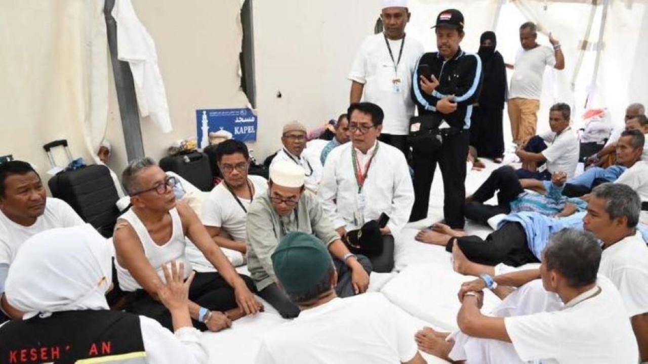 Anggota Timwas Haji DPR RI John Kenedy Aziz saat mengunjungi sejumlah Maktab di Mina, Mekkah, Arab Saudi, Kamis (29/6/2023).