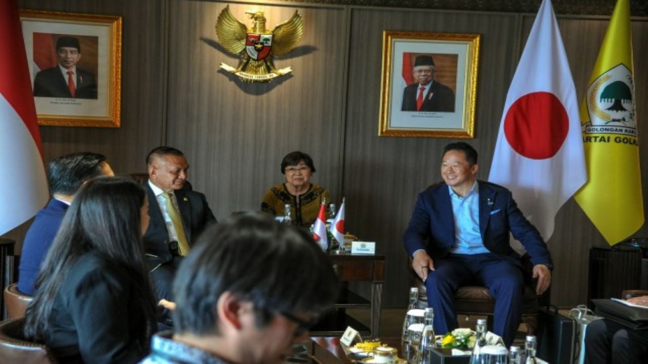 Wakil Ketua DPR RI Lodewijk F. Paulus saat menerima kunjungan Delegasi dan Anggota Parlemen Jepang yang dipimpin oleh Mr. Wada Yoshiaki (Head of Delegation) di Gedung Nusantara III, Jakarta, Selasa (27/6/2023). (Mario/nr)