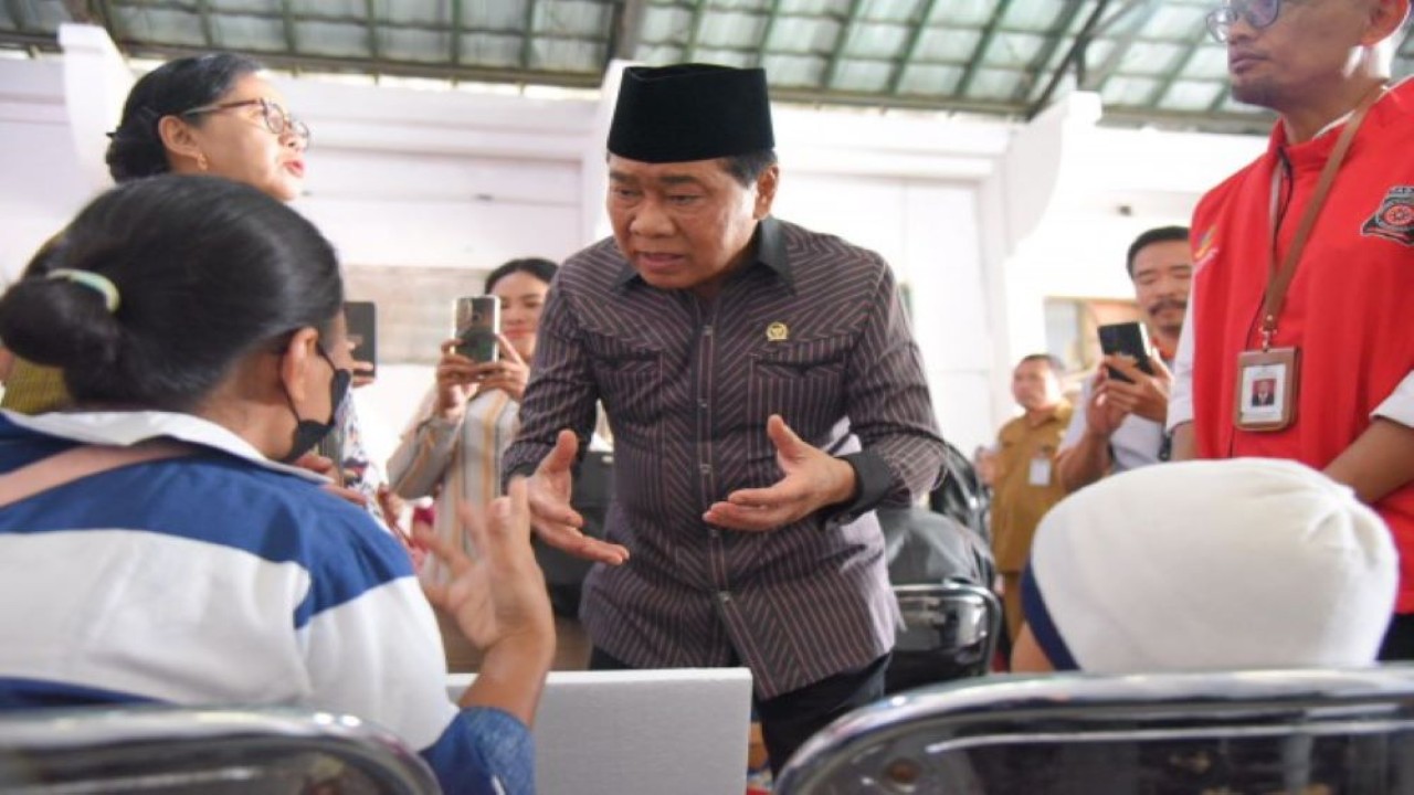 Wakil Ketua Komisi VIII DPR RI Moekhlas Sidik saat memimpin Kunjungan Kerja Spesifik Komisi VIII ke Dinas Sosial Provinsi DIY, Yogyakarta, Senin, (26/6/2023). (Shane/nr)