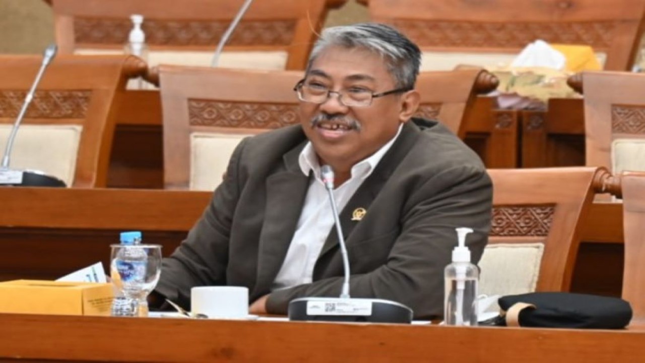 Anggota Komisi VII DPR RI Mulyanto saat mengikuti Rapat kerja Komisi VII DPR dengan Menteri Perindustrian di ruang rapat Komisi VII DPR RI, Senayan, Jakarta, Senin (12/6/2023). (Oji/nr)