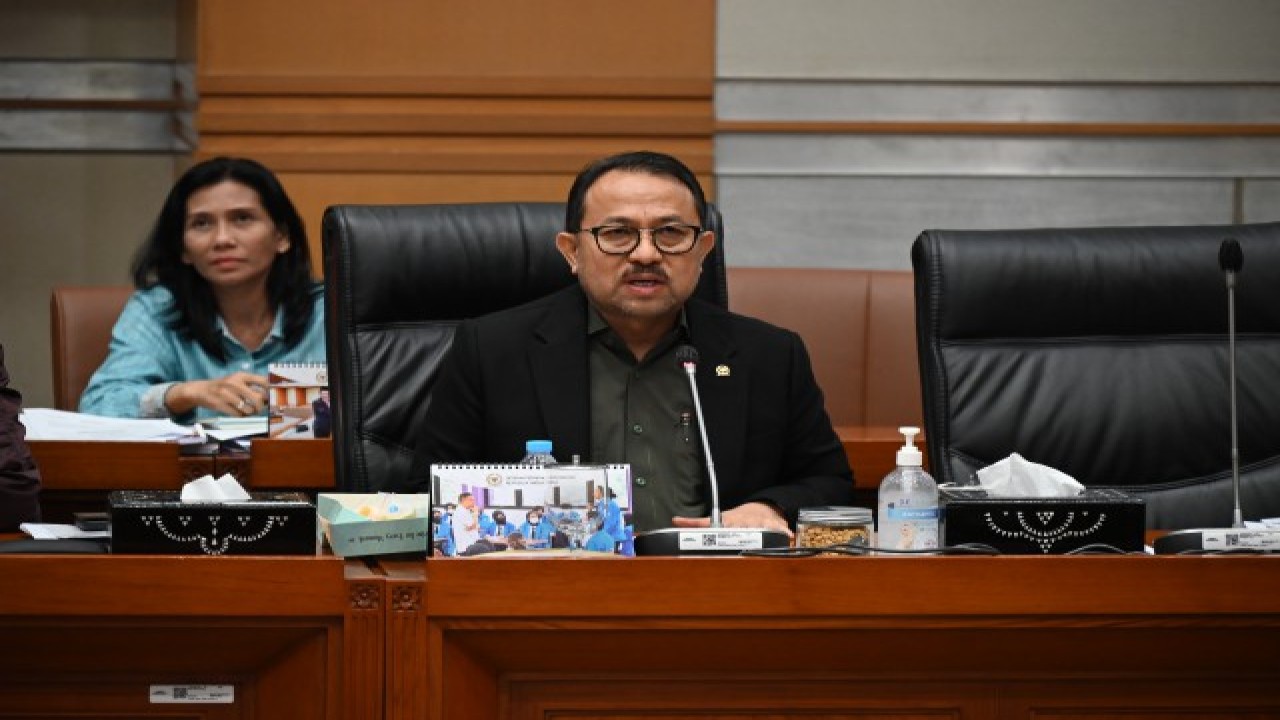 Wakil Ketua Komisi III DPR RI Pangeran Khairul Saleh memimpin rapat Komisi III DPR di Senayan, Jakarta, Rabu (7/6/2023). (Jaka/nr)