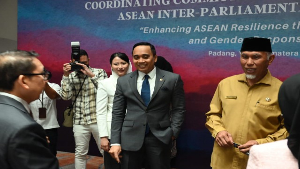 Wakil Ketua BKSAP DPR RI Putu Supadma Rudana usai sidang komite untuk perempuan 'ASEAN Inter-Parliamentary Assembly' (WAIPA) di Padang, Sumatera Barat, Senin (5/6/2023). (Agung/nr)