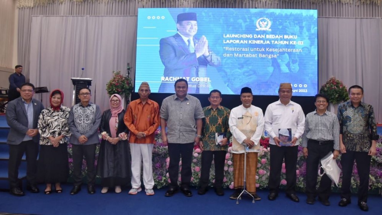 Wakil Ketua DPR RI Bidang Korinbang, Rachmat Gobel meluncurkan buku ketiga selaku anggota DPR RI. (Istimewa)