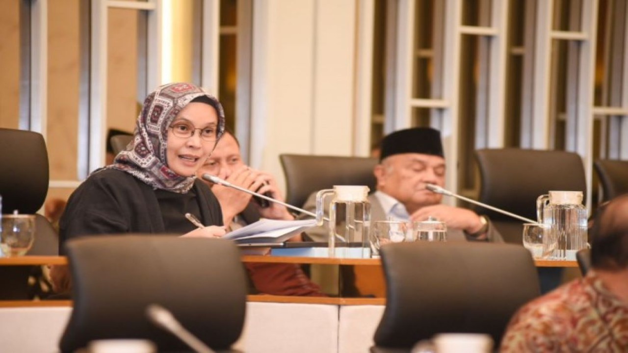 Anggota Komisi IV DPR RI Riezky Aprilia Rapat Kerja Komisi IV bersama Menteri KLHK, Siti Nurbaya, dan jajaran di Komisi IV DPR, Senayan, Jakarta, pada Senin (12/6/23). (Geraldi/nr)