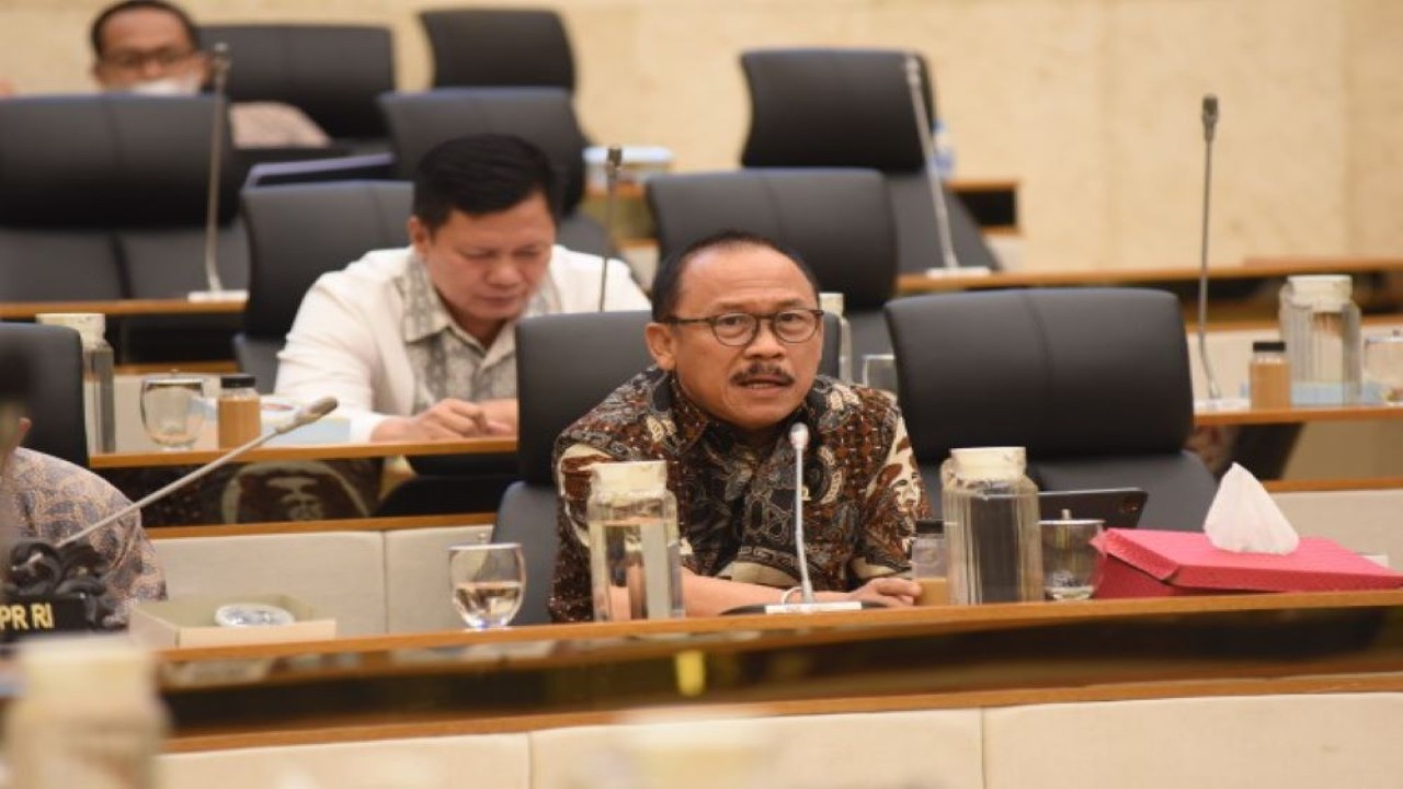 Anggota Komisi IV DPR RI Suhardi Duka saat mengikuti Rapat Dengar Pendapat Komisi IV dengan Kepala Badan Pangan Nasional di Gedung Nusantara, Senayan, Jakarta, Senin (5/6/2023). (Arief/nr)