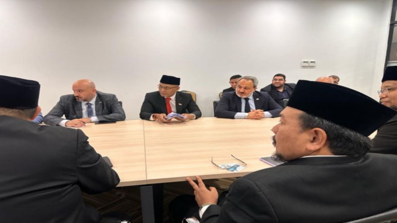 Wakil Ketua BKSAP DPR RI Sukamta saat mengikuti pertemuan bilateral the League of Parliaments for Al-Quds (LP4Q) dengan Ketua Parlemen Malaysia Dato' Johari bin Abdul di Gedung Parlemen Malaysia, Kuala Lumpur, Rabu (7/6/2023). (Ist/nr)