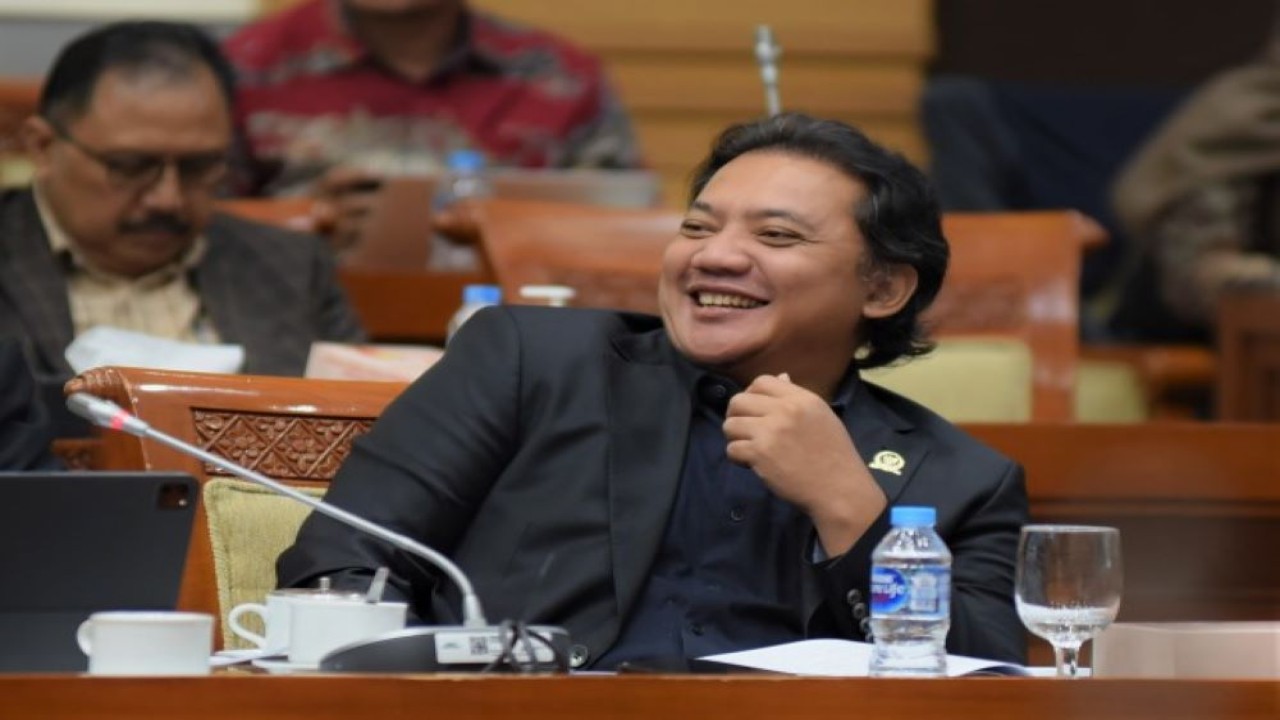 Anggota Komisi III DPR RI Taufik Basari dalam Rapat Kerja Komisi III DPR RI dengan Wakapolri Komjen Gatot Eddy Pramono beserta jajaran, di Kompleks Parlemen, Senayan, Jakarta, Senin (5/6/2023). (Runi/man)