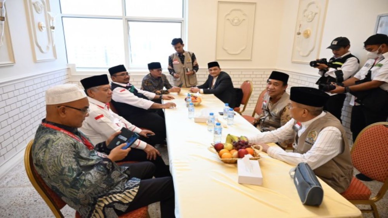 Anggota Komisi VIII DPR RI Yandri Susanto saat mengikuti Rapat Kerja Timwas Haji dengan Kemenag di Mekkah, Arab Saudi, Minggu (25/6/2023). (Jaka/nr)