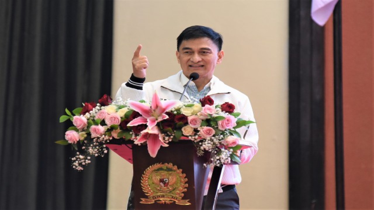 Wakil Ketua Badan Urusan Rumah Tangga (BURT), Achmad Dimyati Natakusumah saat membuka Rapat Kordinasi Pembinaan Pelaksanaan Tugas Tenaga Ahli AKD di Ruang Pustakaloka, Senayan Jakarta, Rabu (12/7/2023). Foto : Arief/Man