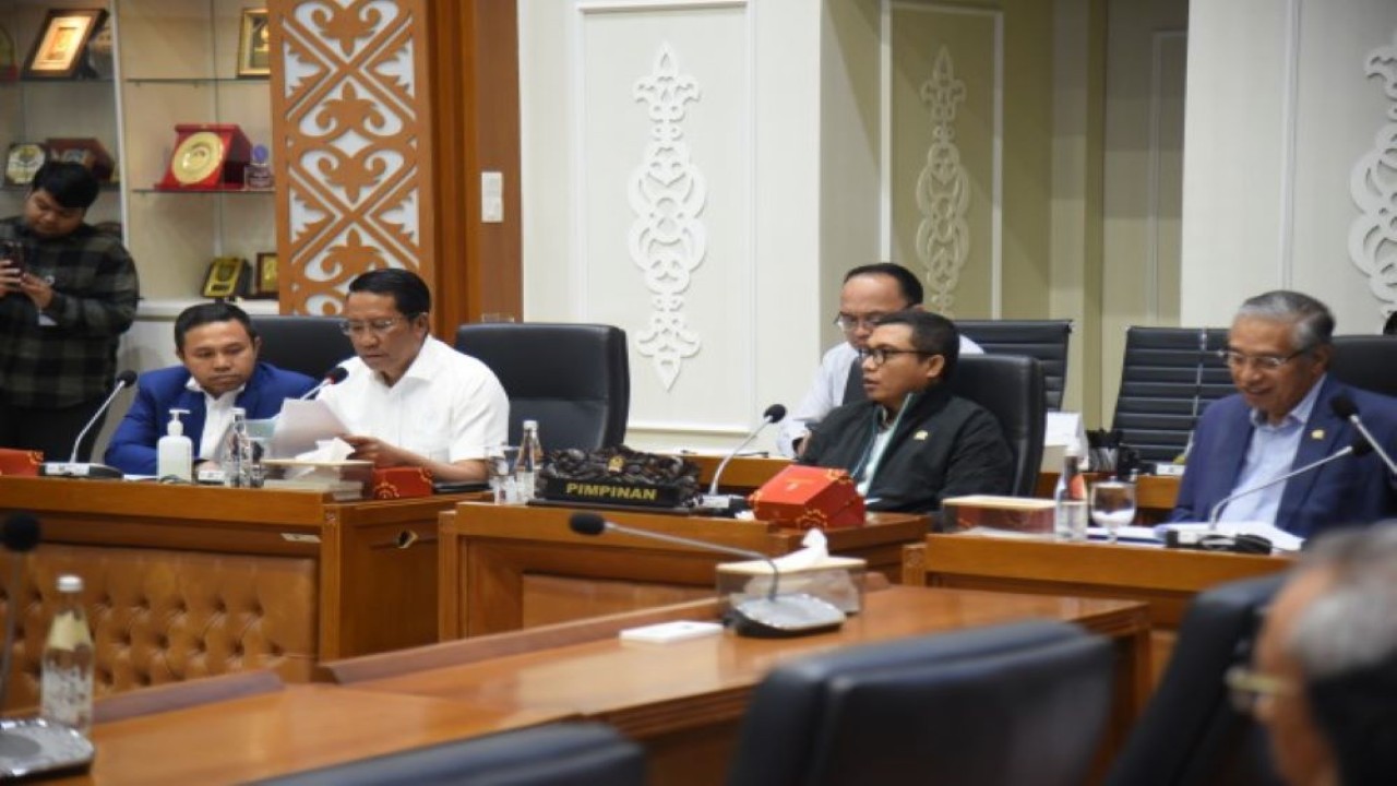 Ketua Baleg DPR RI Supratman Andi Agtas saat Rapat Panja Penyusunan RUU tentang Perubahan Kedua atas Undang-Undang Nomor 6 Tahun 2014 tentang Desa di Gedung Nusantara I, Senayan, Jakarta, Senin (3/7/2023). (Dep/nr)