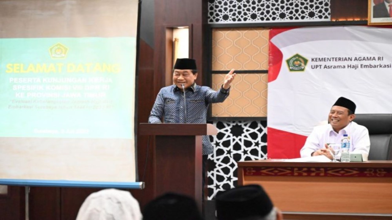 Wakil Ketua Komisi VIII DPR RI Moekhlas Sidik saat memimpin Kunjungan Kerja Spesifik dalam rangka evaluasi pemberangkatan jemaah haji tahun 2023 di kompleks Asrama Haji Sukolilo Surabaya, Senin (4/7/2023). (Galuh/nr)