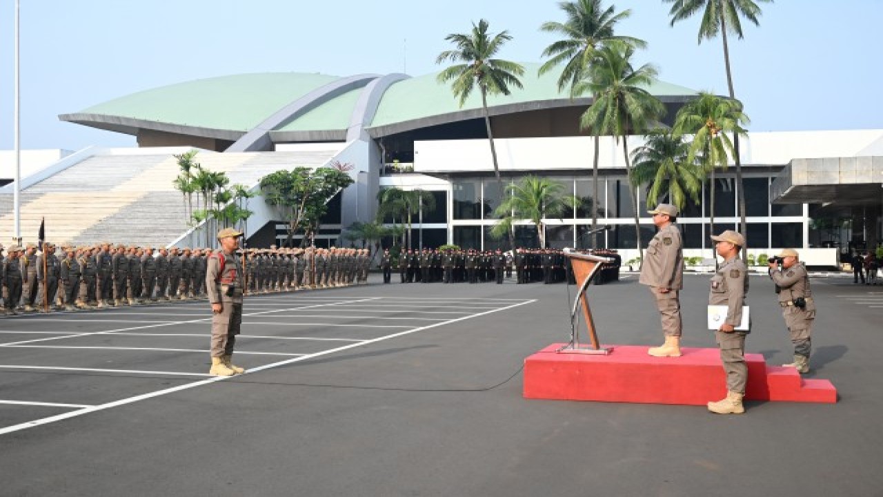 Sekjen DPR RI Indra Iskandar saat mengikuti apel bersama pengamanan (PAM) DPR-MPR-DPD RI dan PAM Obvit Polri di halaman Gedung Nusantara III DPR RI, Senayan, Jakarta, Rabu (12/7/2023). Foto: Jaka/nr