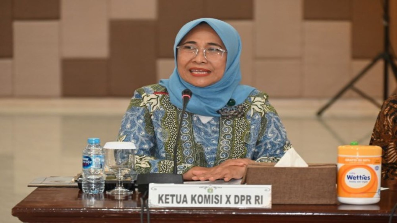 Wakil Ketua Komisi X DPR RI Hetifah Sjaifudian saat memimpin pertemuan dengan Pemerintah Provinsi Kalimantan Barat (Kalbar) di Pontianak, Kamis (6/7/2023). (Husen/nr)