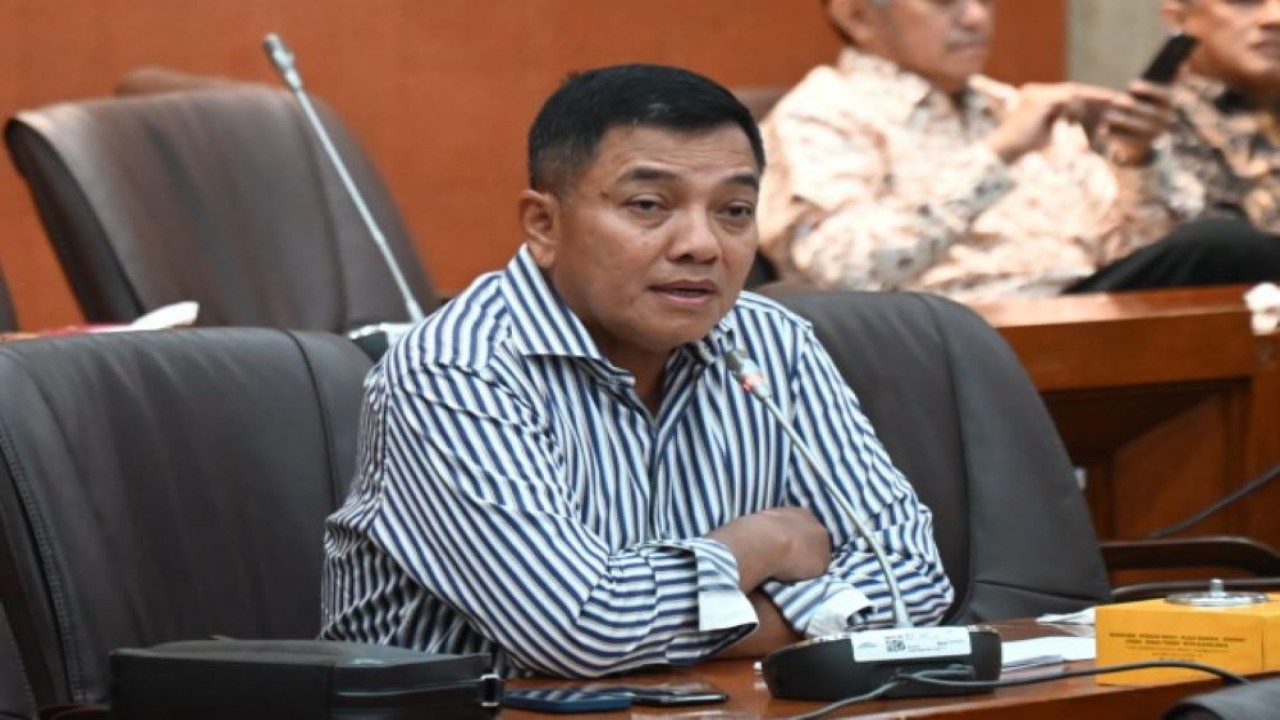 Anggota Komisi VI DPR RI Jon Erizal saat mengikuti Rapat Dengar Pendapat dengan PT PLN (Persero) di Gedung Nusantara I, Senayan, Jakarta, Rabu (12/7/2023). (Farhan/nr)