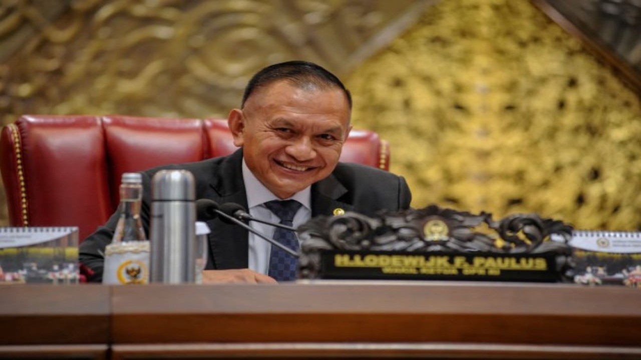 Wakil Ketua DPR RI Lodewijk F. Paulus saat rapat Paripurna DPR RI Ke-29 Masa Sidang V Tahun 2022-2023, di Gedung Nusantara II, Jakarta, Selasa, (11/7/2023). (Faisal/Man)