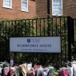 Mobil Tabrak Gedung Sekolah-1688959459