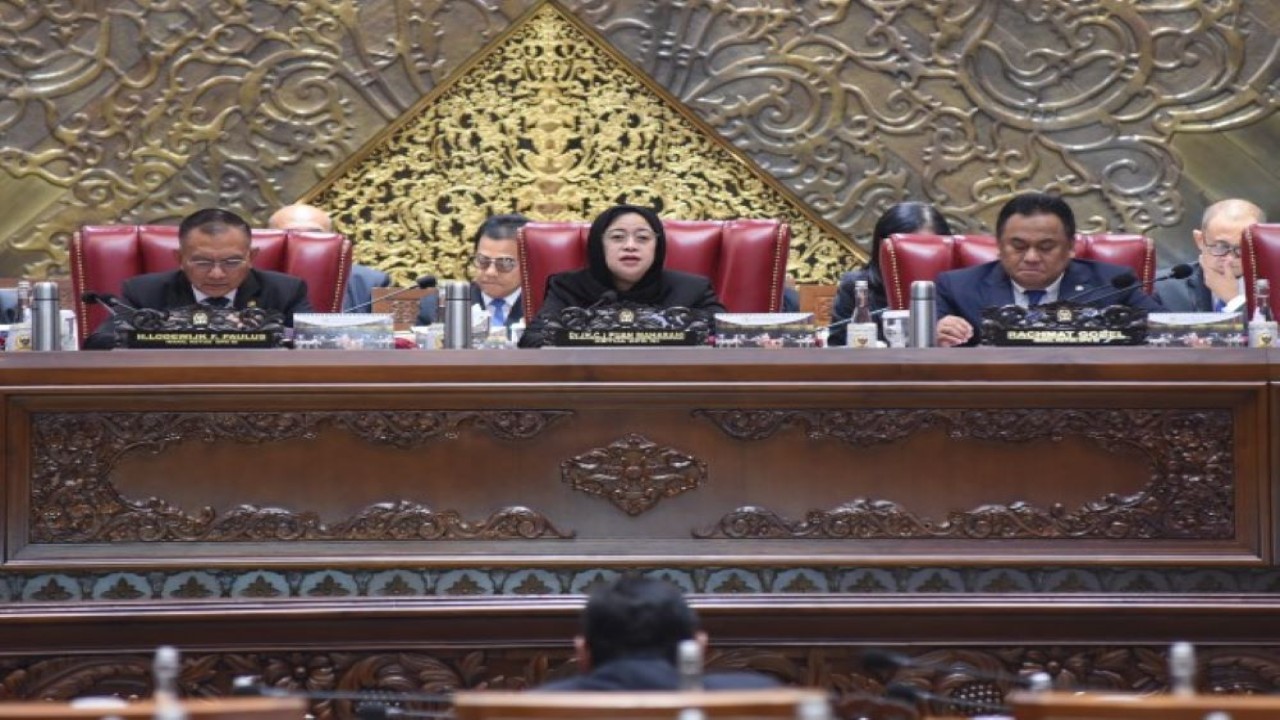 Ketua DPR RI Puan Maharani saat memeimpin Rapat Paripurna (Rapur) Masa Persidangan V Tahun Sidang 2022-2023 yang digelar hari ini di Gedung Nusantara II, Kompleks Parlemen, Senayan, Jakarta, Selasa (11/7/2023). (Arief/Man)