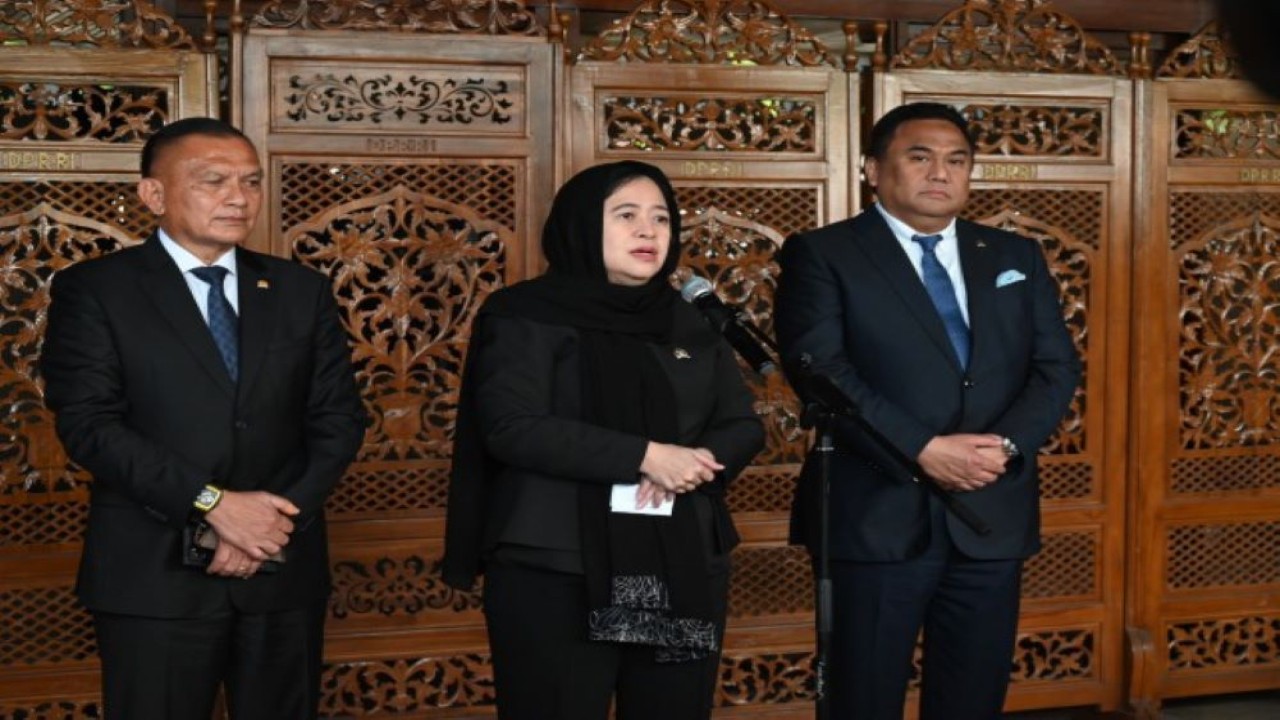 Ketua DPR RI Dr. (H.C) Puan Maharani dalam konferensi pers usai rapat Paripurna DPR RI Ke-29 Masa Sidang V Tahun 2022-2023, di Gedung Nusantara II, Jakarta, Selasa, (11/7/2023). (Farhan/Man)