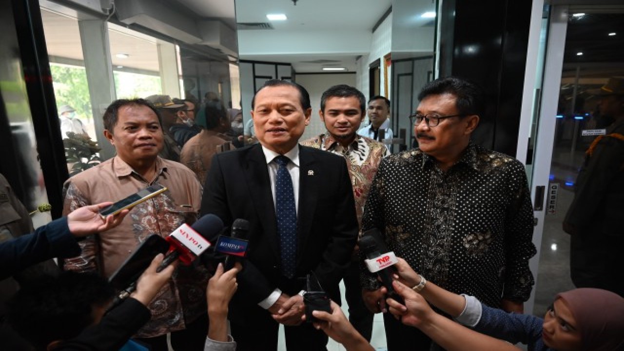 Ketua Mahkamah Kehormatan Dewan (MKD) DPR RI Adang Daradjatun saat konferensi pers yang dilakukan pihak MKD DPR di Gedung Parlemen, Jakarta, Rabu (12/7/2023). Foto : Jaka/Man