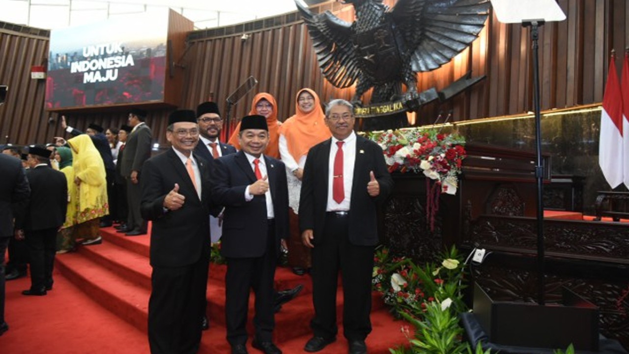 Anggota DPR RI Jazuli Juwaini dalam foto bersama sesaat sebelum Sidang Tahunan MPR, Sidang Bersama DPR RI dan DPD RI serta pidato Kenegaraan Presiden RI dalam HUT ke-78 Kemerdekaan RI, Rabu (16/8/2023). Foto: Oji/nr