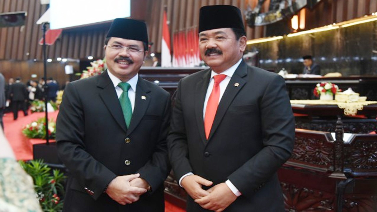 Anggota Komisi V DPR RI Muhammad Aras (kiri) sebelum mengikuti Sidang Tahunan MPR RI dan Sidang Bersama DPR-DPD RI, Senayan, Jakarta, Rabu (16/8/2023). Foto: Oji/nr