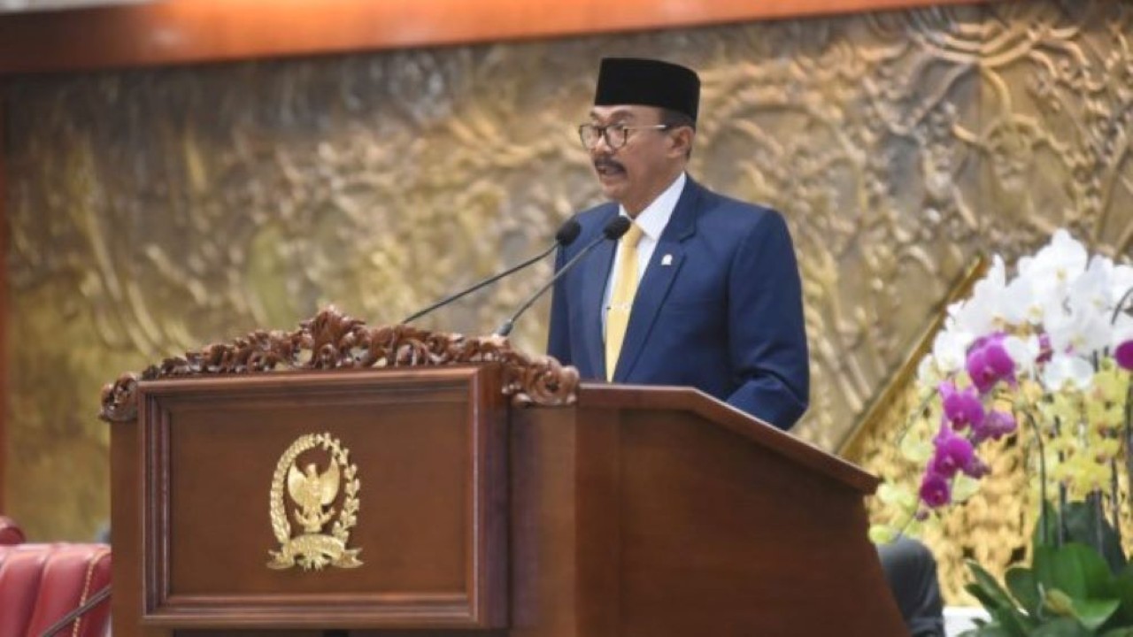 Anggota DPR RI Agung Widyantoro saat membacakan pandangan umum Fraksi Partai Golkar atas RAPBN 2024 dalam Rapat Paripurna di Gedung Nusantara II, Senayan, Jakarta, Selasa (22/8/2023). (Jaka/nr)