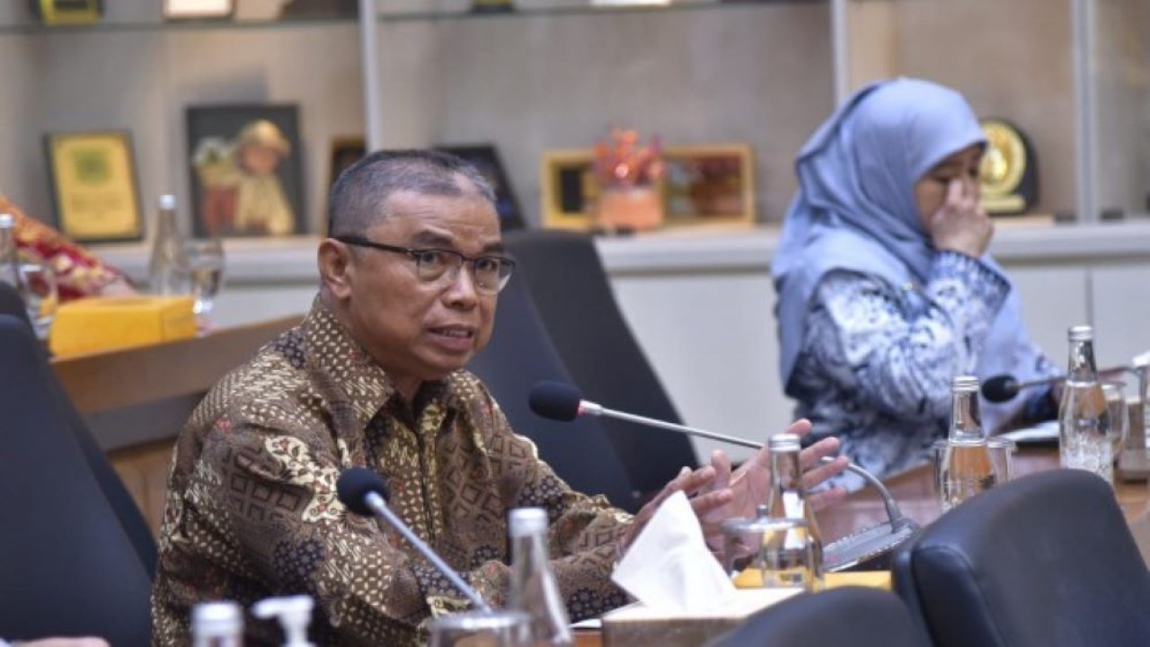 Anggota Baleg DPR RI Hermanto saat mengikuti RDPU dengan Dirut PT Medco Energi Internasional & Asosiasi Perusahaan Minyak dan Gas (ASPERMIGAS) di Senayan, Jakarta, Rabu (23/8/2023). (Munchen/nr)