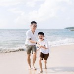 Ilustrasi anak bermain bersama ayahnya saat berlibur. (ANTARA/HO- Vier Moments)-1690891708