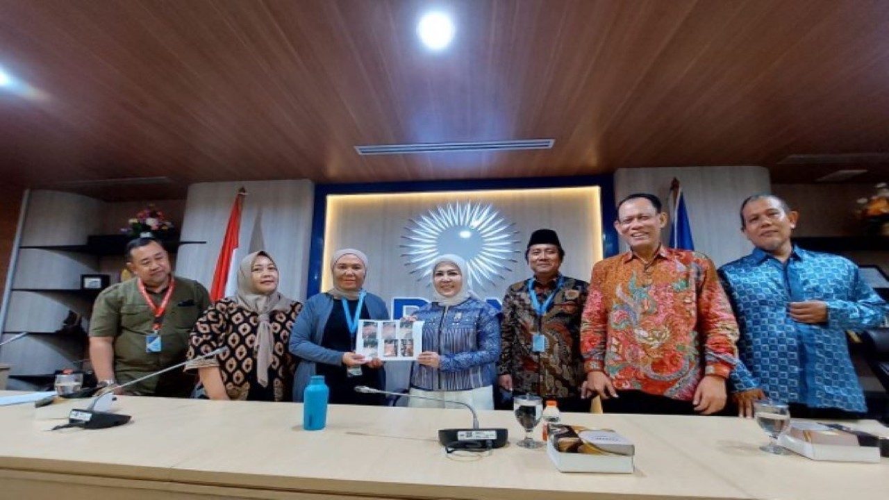 Anggota DPR RI Intan Fauzi saat menerima pengaduan warga Kelurahan Mekarjaya, Kecamatan Sukmajaya, Kota Depok di Ruang Fraksi PAN DPR RI, Gedung Nusantara I, Senayan, Jakarta. (Ist/nr)