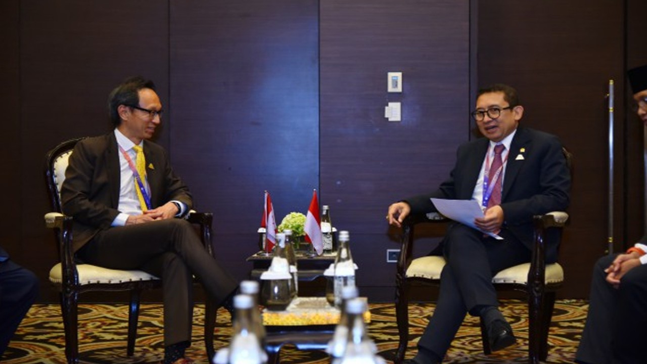 Ketua BKSAP DPR RI Fadli Zon (kanan) saat pertemuan bilateral dengan perwakilan Parlemen Kanada di Senayan, Jakarta, Selasa (8/8/2023). Foto: Kresno/nr