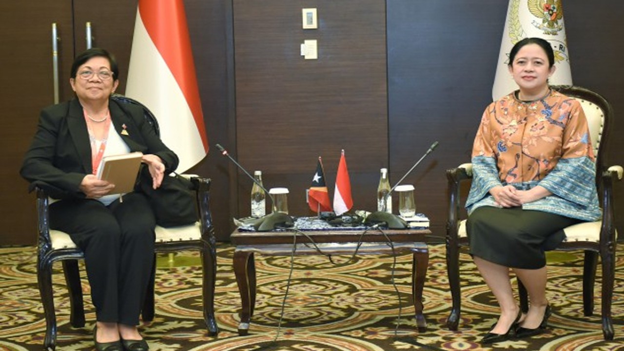 Ketua DPR RI sekaligus Presiden ‘ASEAN Inter Parliamentary Assembly’ (AIPA) 2023 Puan Maharani melakukan bilateral meeting dengan Ketua Parlemen Nasional Timor Leste, Maria Fernanda Lay di sela-sela pelaksanaan Sidang Umum AIPA ke-44 di Fairmont Hotel, Jakarta, Selasa (8/8/2023). Foto : Jaka/Man