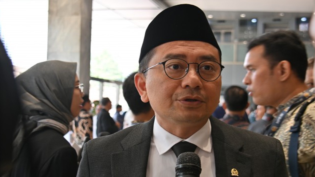 Ketua Komisi X DPR RI Syaiful Huda saat diwawancarai Parlementaria jelang pembukaan Sidang Tahunan MPR, di lobi Nusantara II, Senayan, Jakarta, Rabu (16/3/2023). Foto: Hira/nr