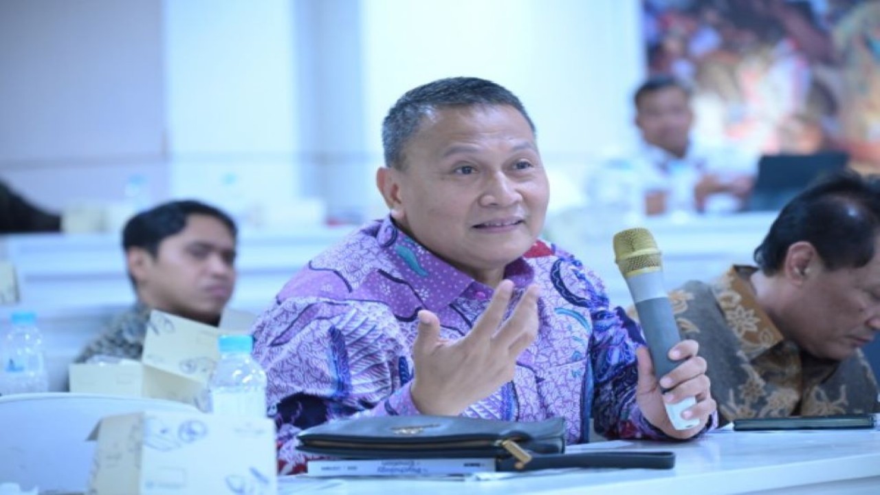 Anggota Komisi II DPR Mardani Ali Sera saat mengikuti pertemuan Kunjungan Kerja Spesifik Komisi II DPR guna memantau perkembangan terkini persiapan pelaksanaan Pemilu 2024 di Kota Solo, Provinsi Jawa Tengah, Kamis (24/8/2023). (Saum/nr)