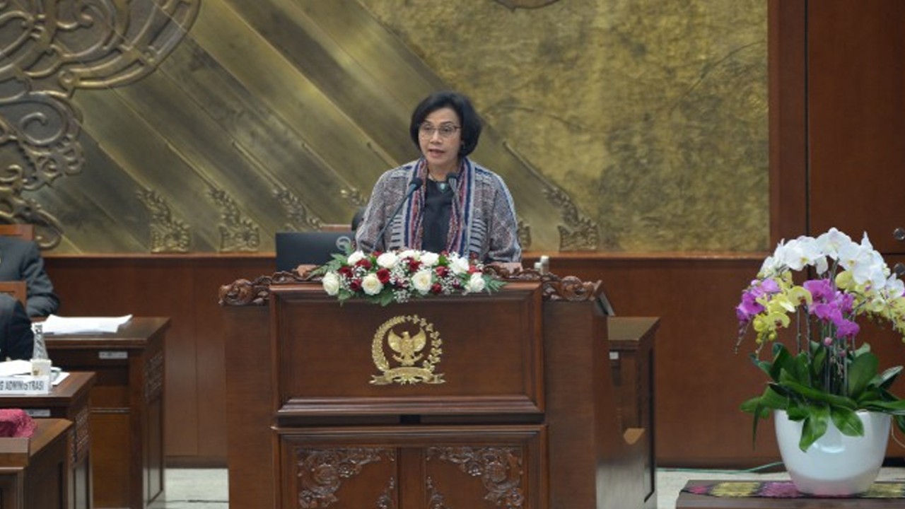 Menteri Keuangan Republik Indonesia Sri Mulyani saat menyampaikan jawaban pemerintah atas pemandangan umum fraksi-fraksi DPR RI terhadap RUU APBN Tahun Anggaran 2024 beserta Nota Keuangannya. Foto: Dep/nr